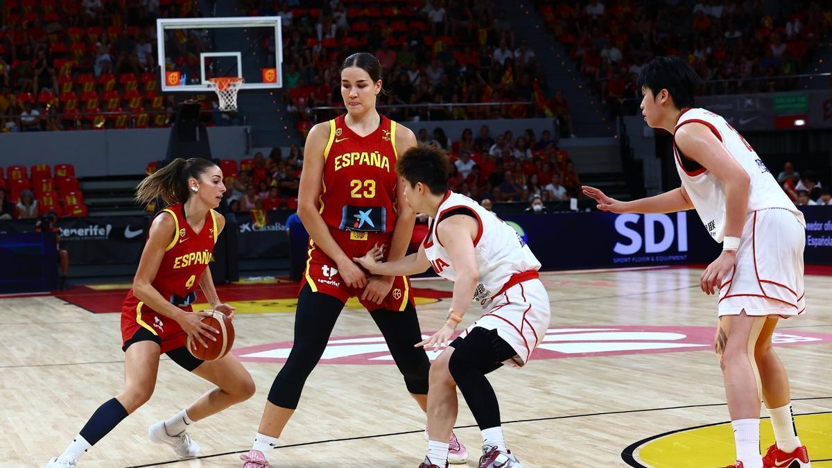 Mariona y Hermosa, durante el duelo ante China en el Felipe