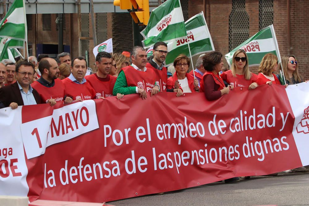 Miles de personas participan en la marcha convocada por los sindicatos para este martes, Día Internacional del Trabajo