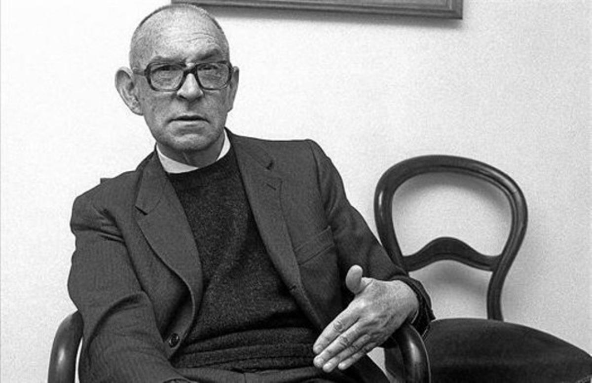 Salvador Espriu, en su casa dels Jardinets de Gràcia, el març de 1983. Salvador Espriu, en su casa dels Jardinets de Gràcia, el març de 1983.