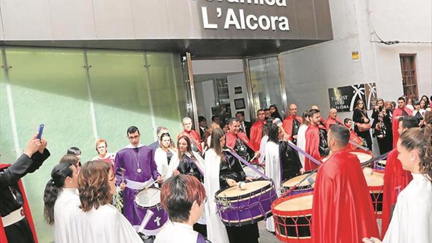 L’Alcora fusiona religión con tradición cerámica