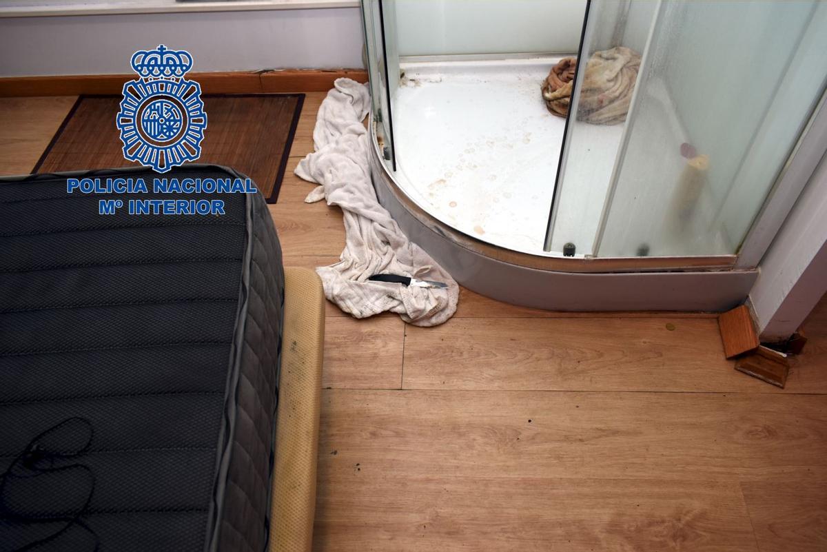 Imagen del cuchillo que supuestamente su utilizó para torturar a la víctima.