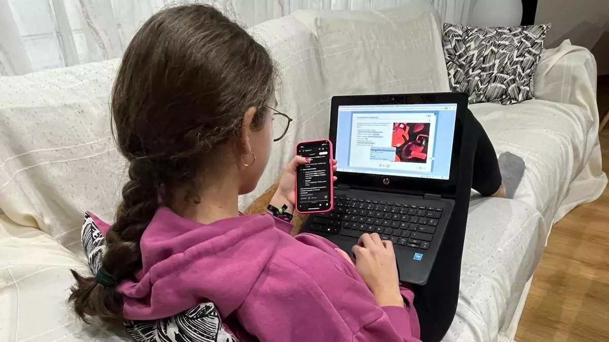 Al menos un tercio de estudiantes gallegos usa habitualmente la IA para hacer tareas escolares