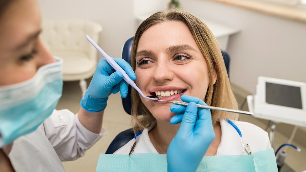 La prevención a través de las periódicas visitas a nuestro dentista es nuestra mejor aliada.