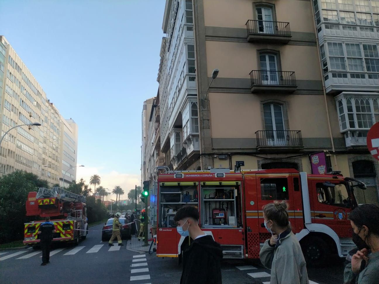 Un incendio en Juana de Vega obliga a desplazarse a los bomberos