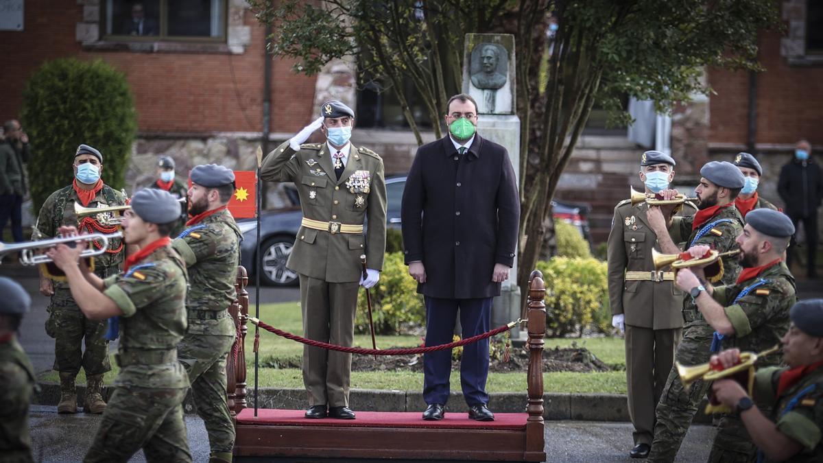 Adrián Barbón  en los actos conmemorativos de la festividad de la Inmaculada Concepción, patrona del Arma de Infantería, en Cabo Noval