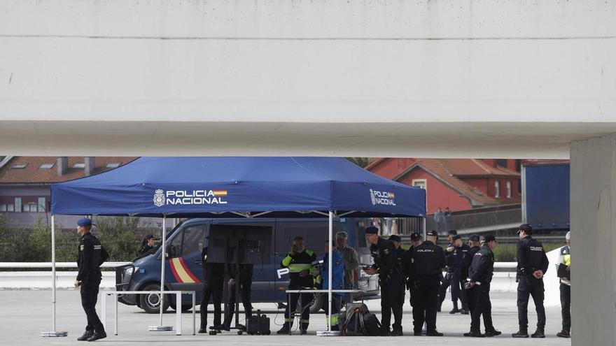 EN IMÁGENES: Simulacro de amenaza de bomba en el Niemeyer de Avilés con un centenar de efectivos en el operativo