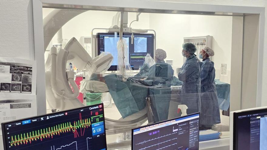 El conselleiro de Sanidade defiende un estatuto médico propio ante los anestesistas del Chuvi