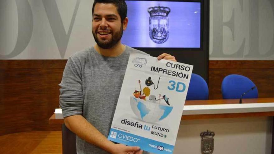 Rubén Rosón, ayer, en la presentación del curso de impresión 3D.