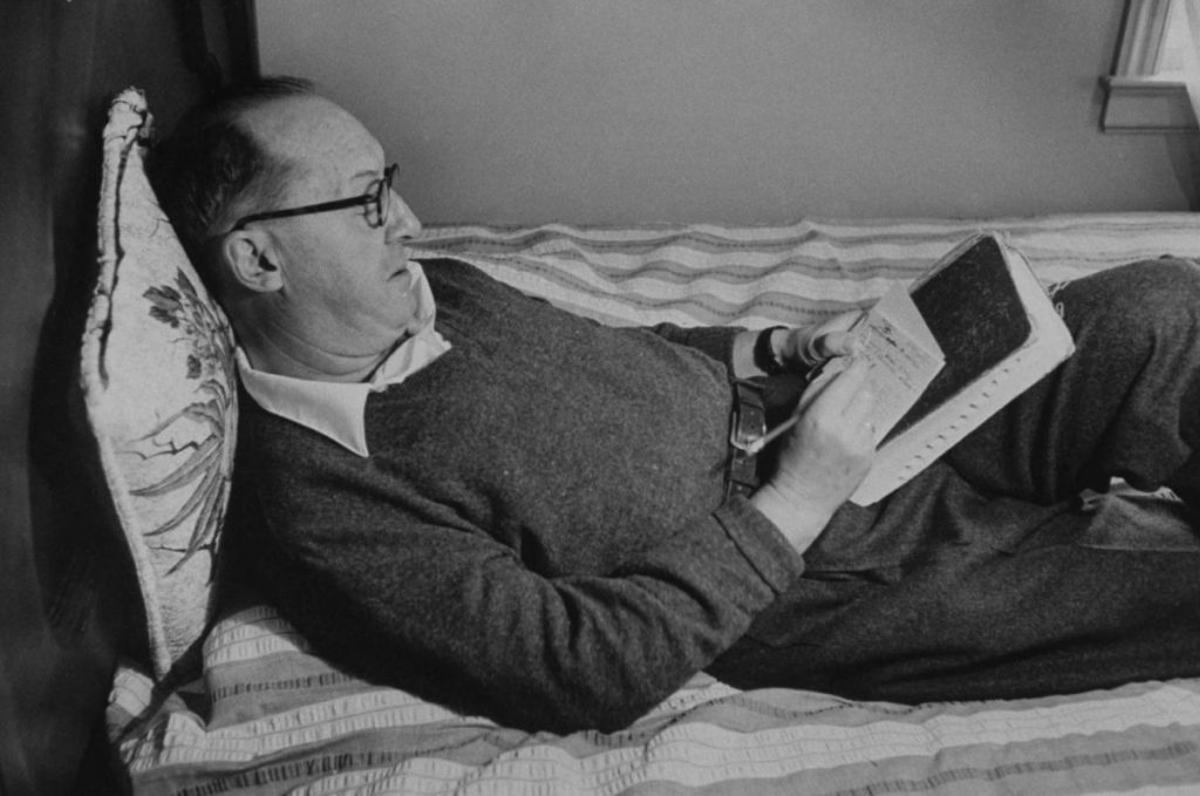 Nabokov, en plena tarea literaria