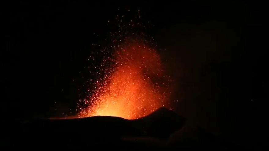 Erupción del volcán de La Palma desde El Paso