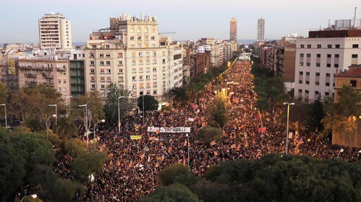 La manifestació independentista ha ocupat el carrer de Marina amb més de 750.000 assistents, que van demanar la llibertat dels presos.