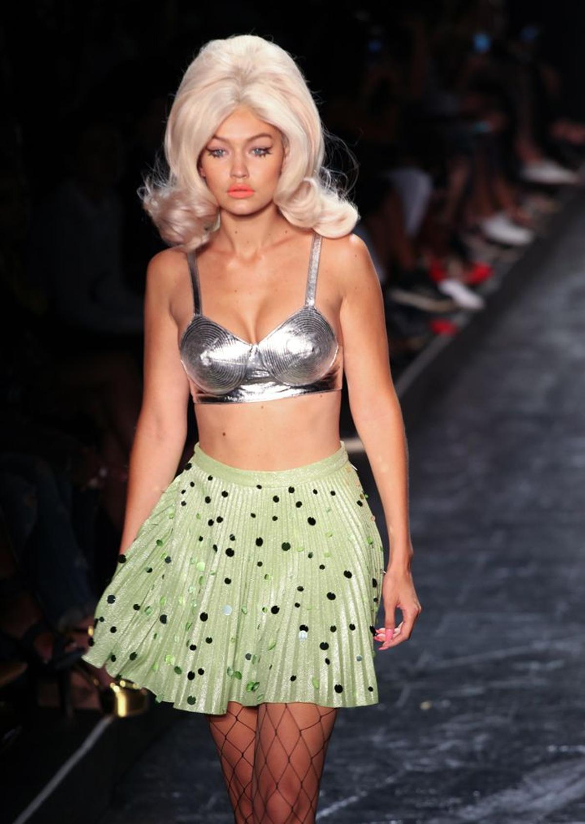 Nueva York Fashion Week: Jeremy Scott, mini falda y top