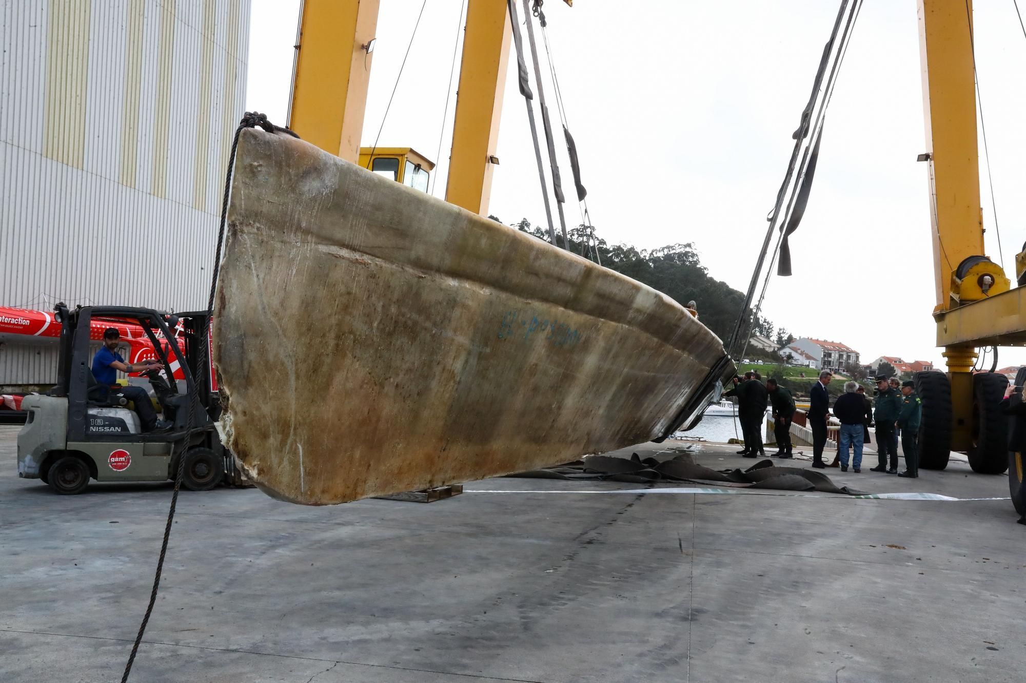 Operación de reflotado del narcosubmarino en la ría de Arousa