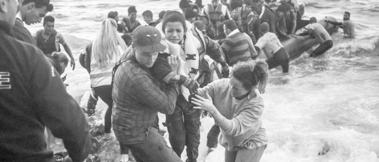 Una escena en el andén de la improvisada estación ferroviaria de Gevgelija.