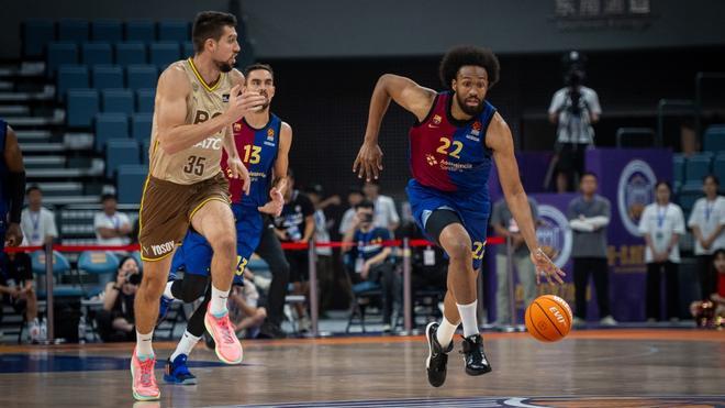 Jabari Parker, con la nueva equipación del Barça de basket