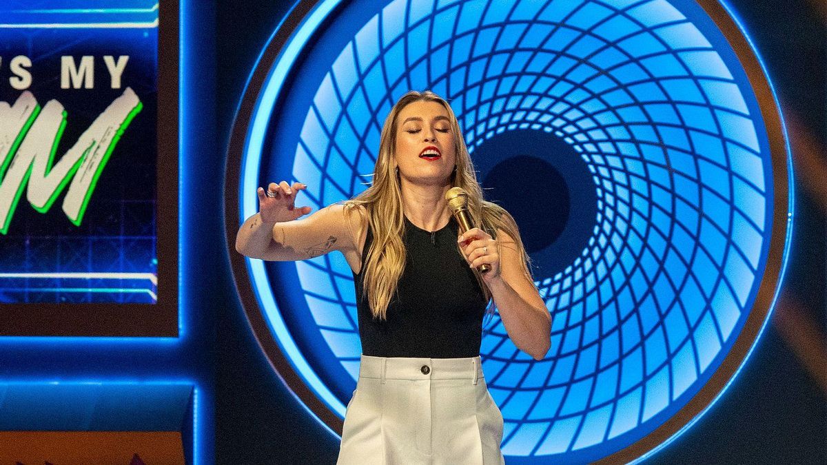 Una presentadora de televisión confiesa cuál fue la situación más surrealista con un fan: "Me besó"