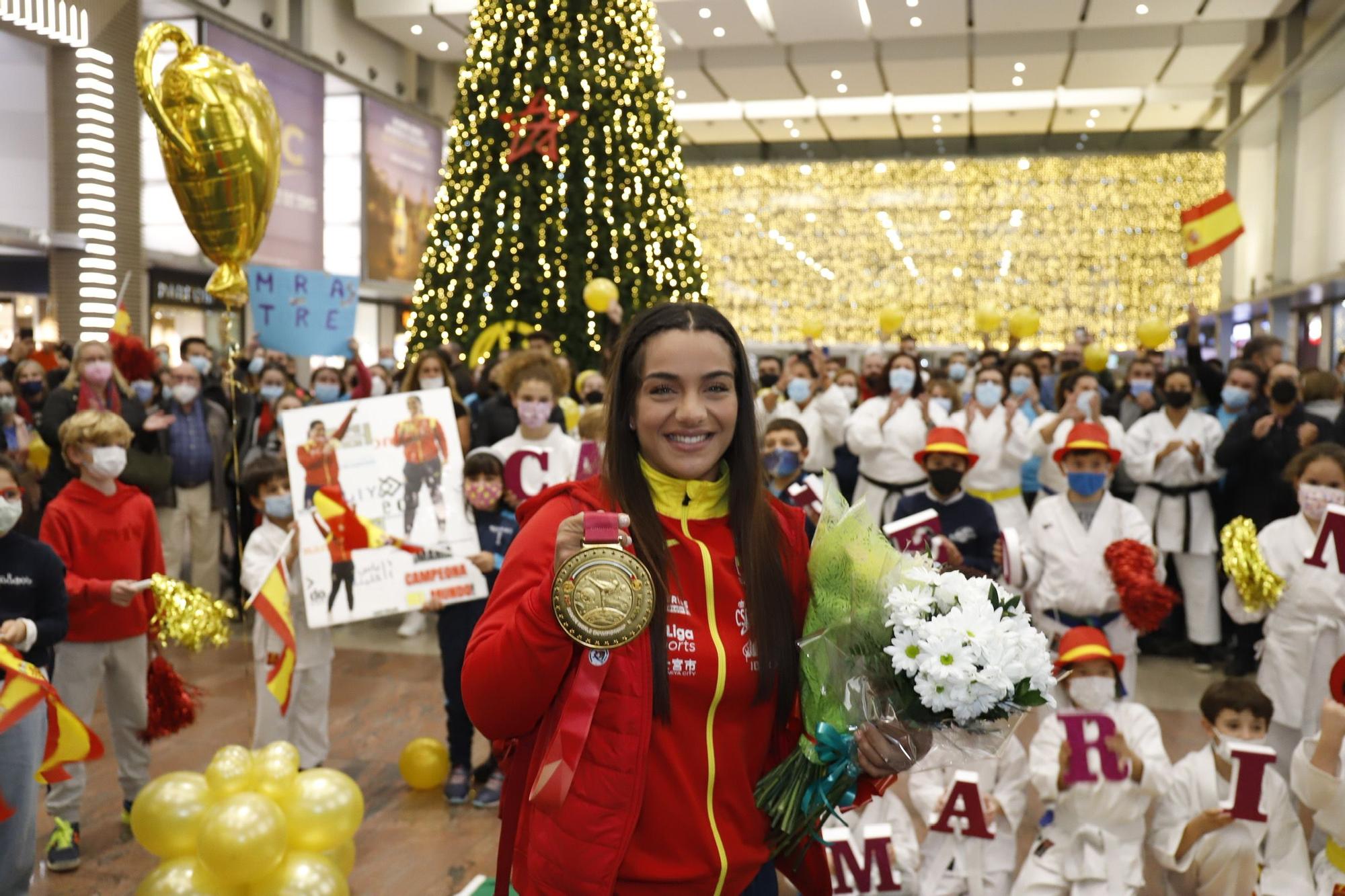 María Torres ya está en Málaga con su oro mundial en kárate