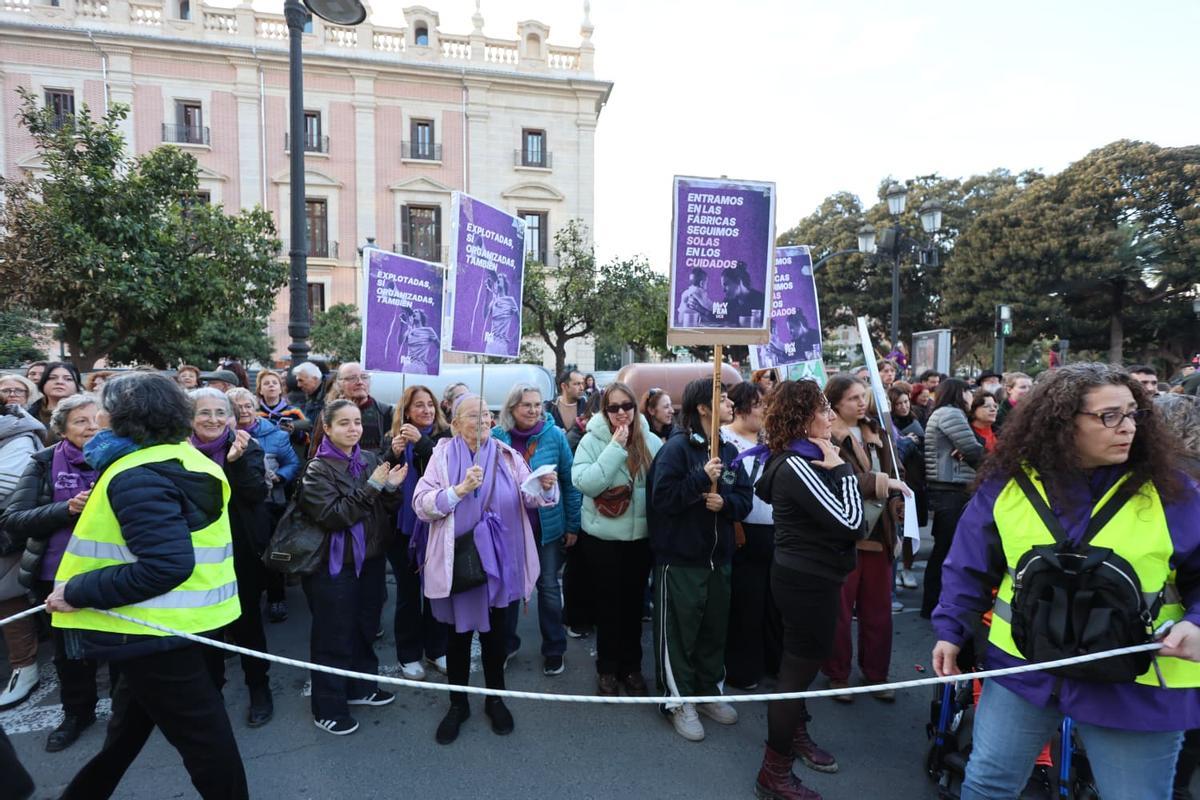 8M en València 2026: Las calles de València se tiñen de morado en el día de la mujer