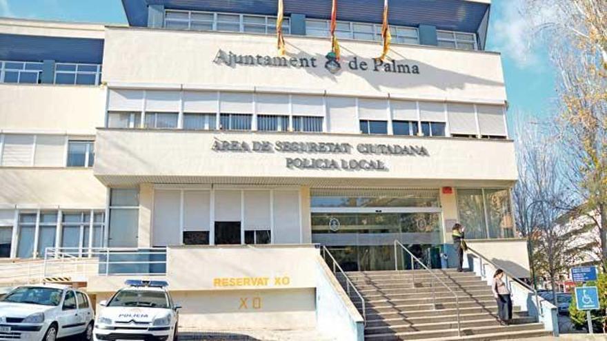 Cuartel de la Policía Local, un cuerpo sacudido por varios casos de corrupción.