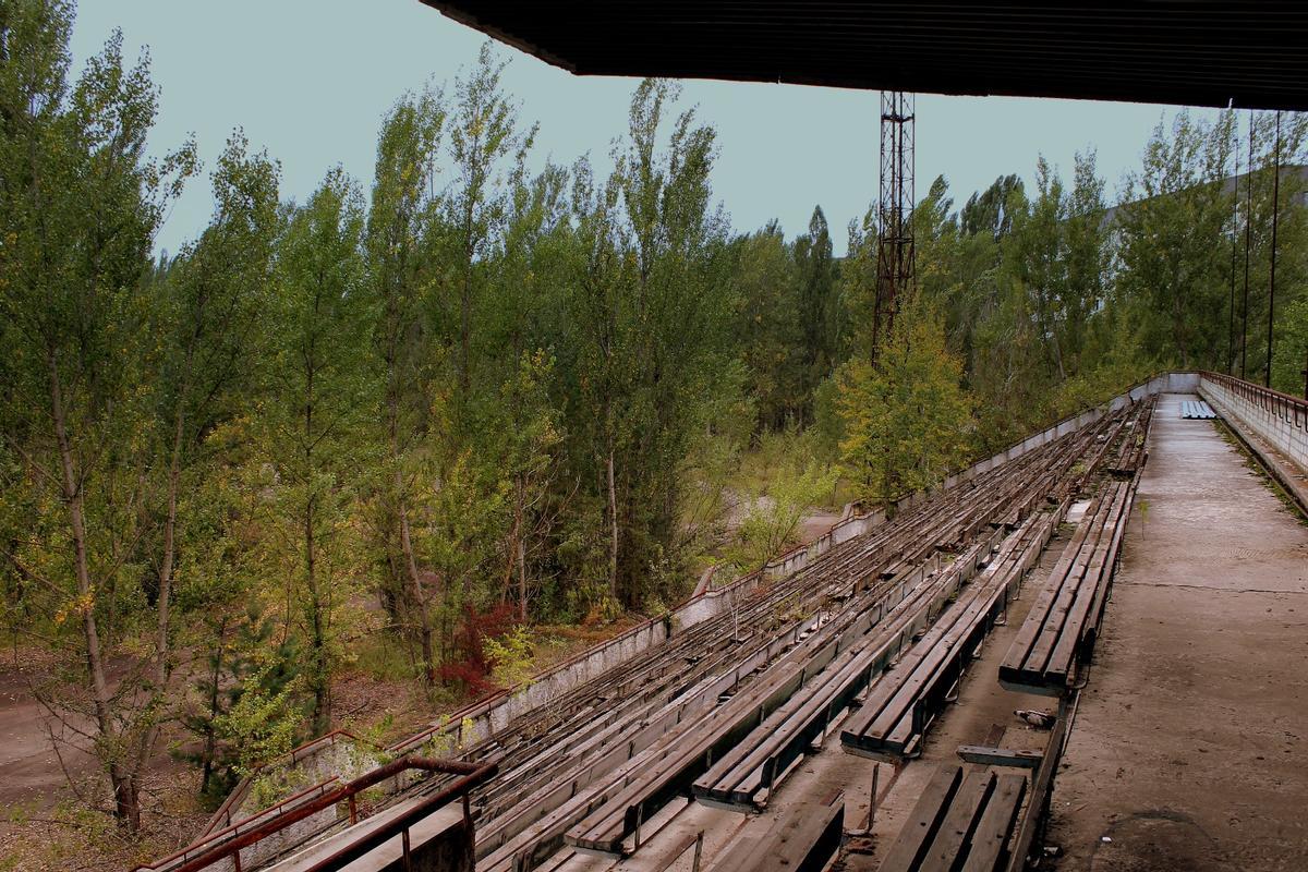 El estadio de fútbol de Prypiat, abandonado.