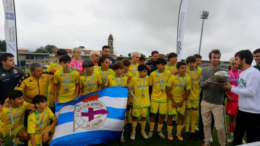 Fin de semana de victorias en la cantera con premio de los Mozos de Arousa
