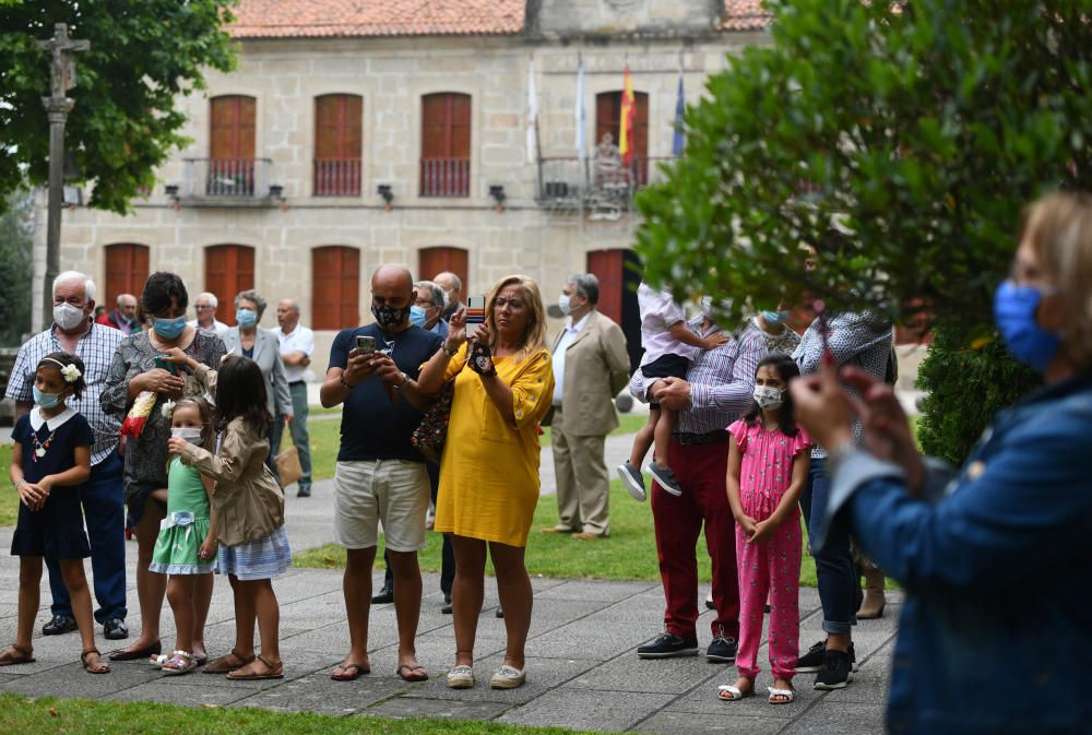 Poio celebra un San Xoán atípico pero con idéntico espíritu festivo