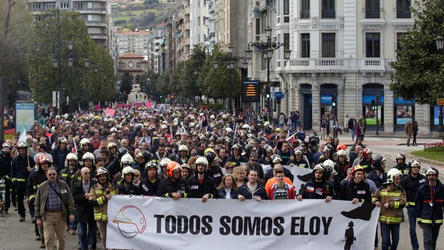 Manifestación de bomberos de toda España en Oviedo por Eloy Palacio