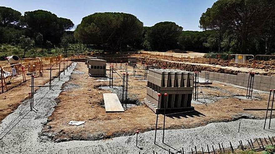 Fonaments del mòdul del nou institut Sant Quirze de Lloret de Mar, els treballs de construcció són d&#039;ahir.