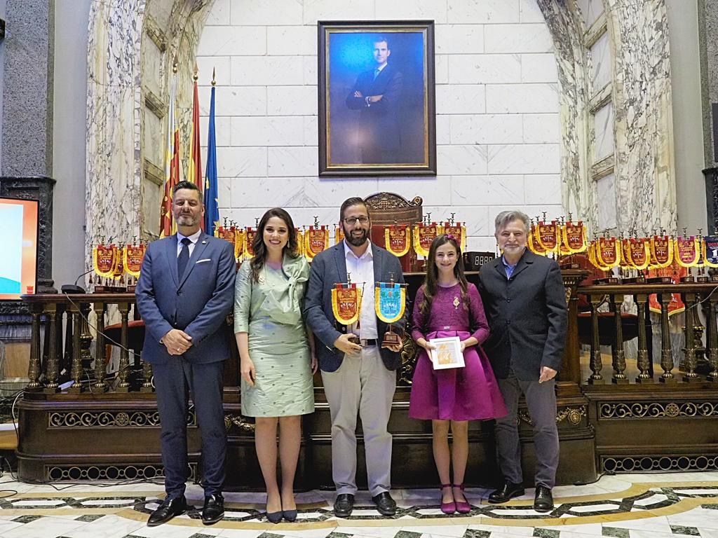 Honores a los artistas en la Gala de los 1 con Algarra en el recuerdo