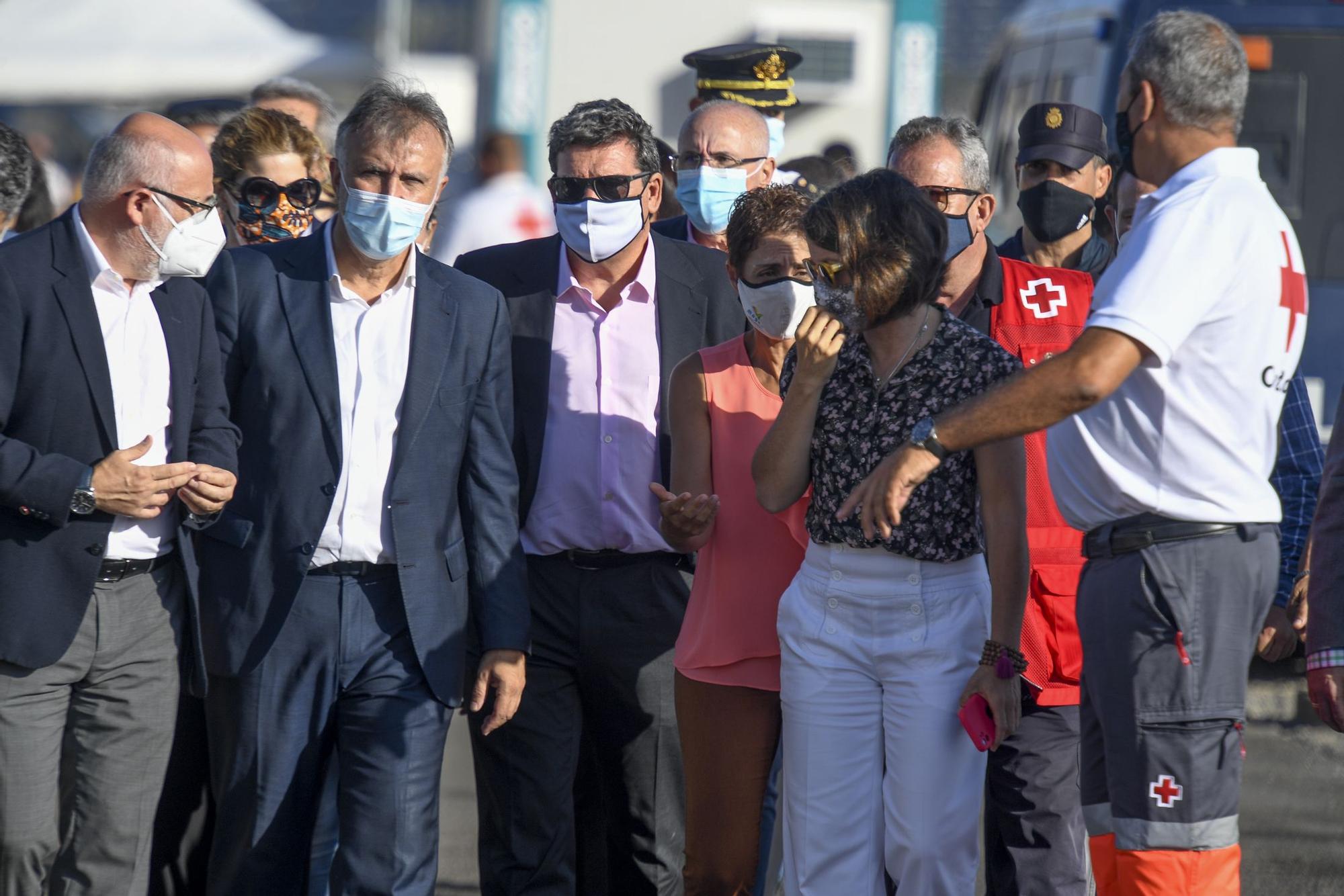 Escrivá visita el muelle de Arguineguín