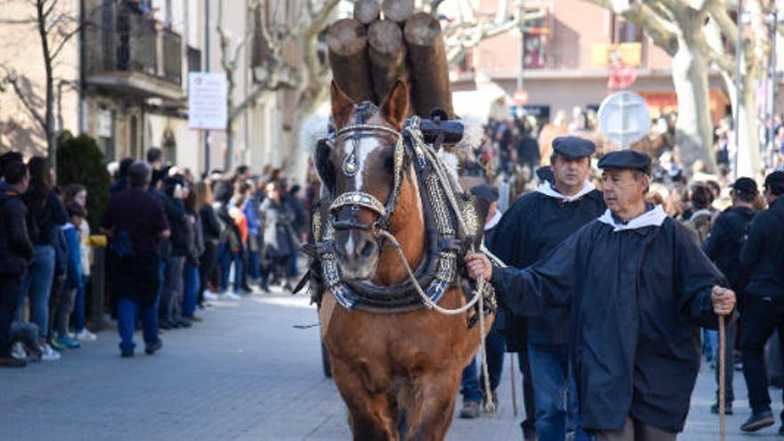 Un traginer guiant un cavall amb la seva càrrega, l&#039;any passat