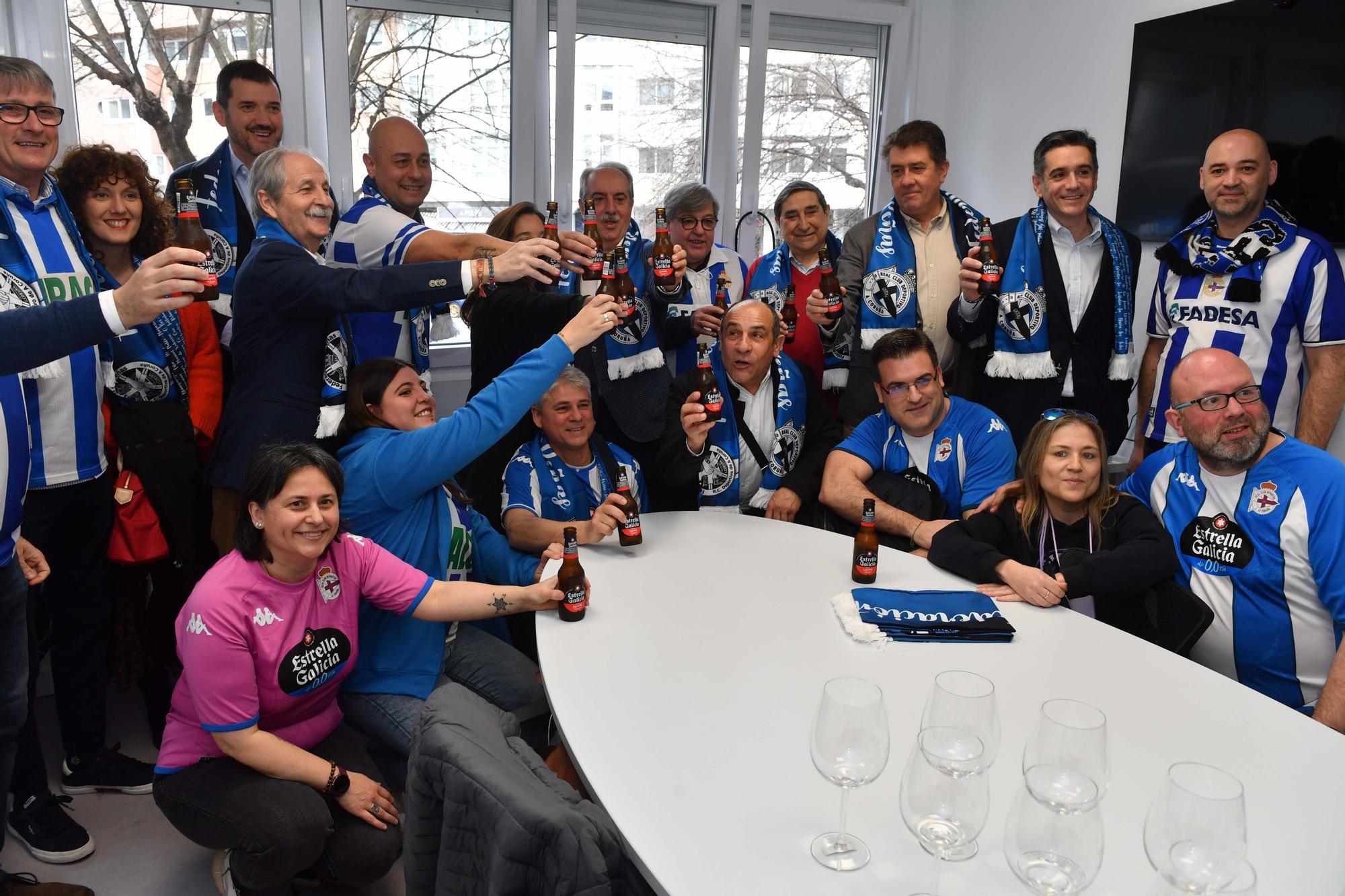 Inés Rey y Antonio Couceiro coinciden en la inauguración del nuevo de la Federación de Peñas Deportivistas en Riazor