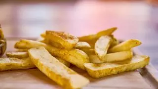 El curioso truco para que las patatas fritas queden crujientes y saludables en la freidora de aire