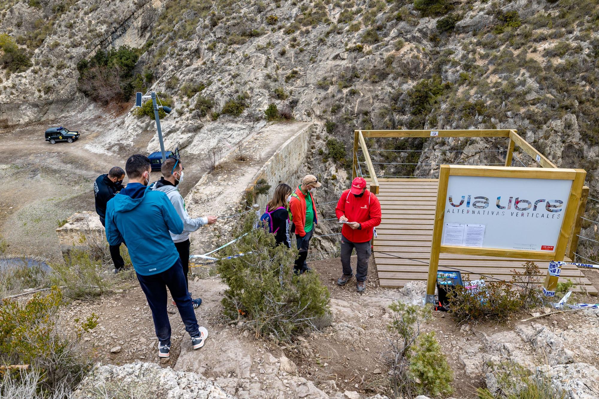 Una decisión que ha tomado el Ayuntamiento de esta pequeña localidad tras la "masiva afluencia" de turistas que se ha producido en las últimas semanas y que ha llevado a la necesidad de regular el acceso.