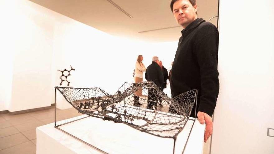 Diego Canogar regresa a Amaga con sus esculturas de varillas