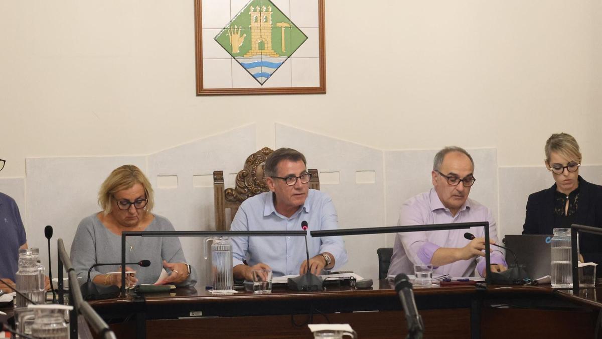 El alcalde de Martorell, Xavier Fonollosa, durante el pleno municipal de aprobación de las nuevas ordenanzas fiscales