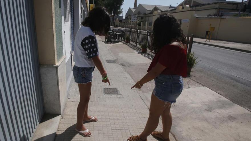 Las dos jóvenes encontraron la billetera a las afueras del municipio.