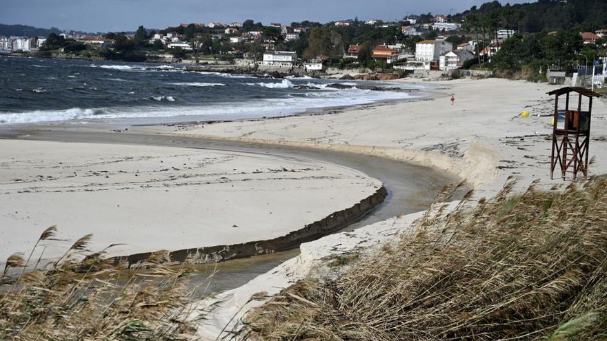 El paso por las playas de temporales y mareas vivas: pérdidas de arena y daños en los paseos