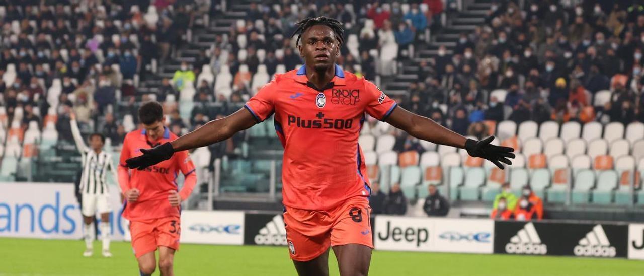 Duván Zapata celebrando el gol de la victoria (0-1) ante la Juventus en liga.