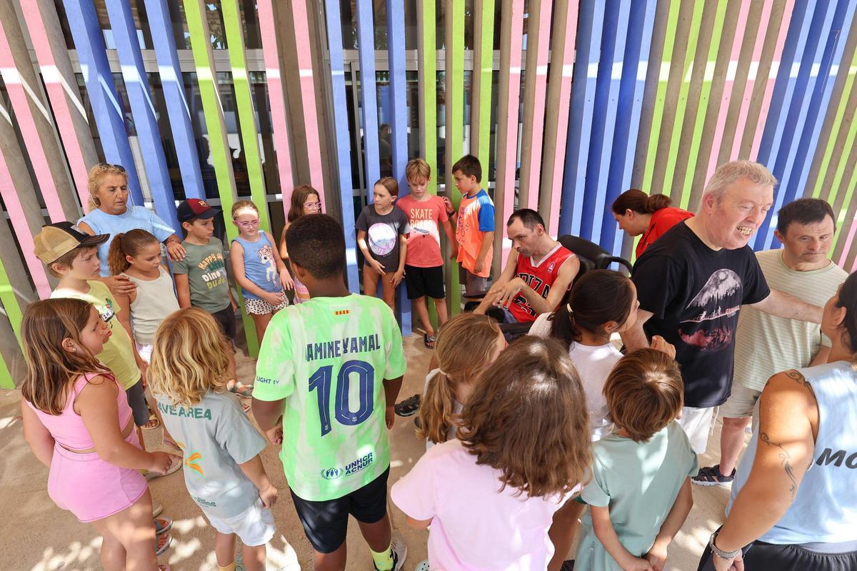 Aquí están todas las fotos de la convivencia entre niños y usuarios del centro de día de Can Raspalls
