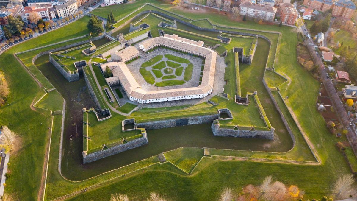 Descubre la única fortaleza pentagonal del mundo: una joya desconocida en Huesca.