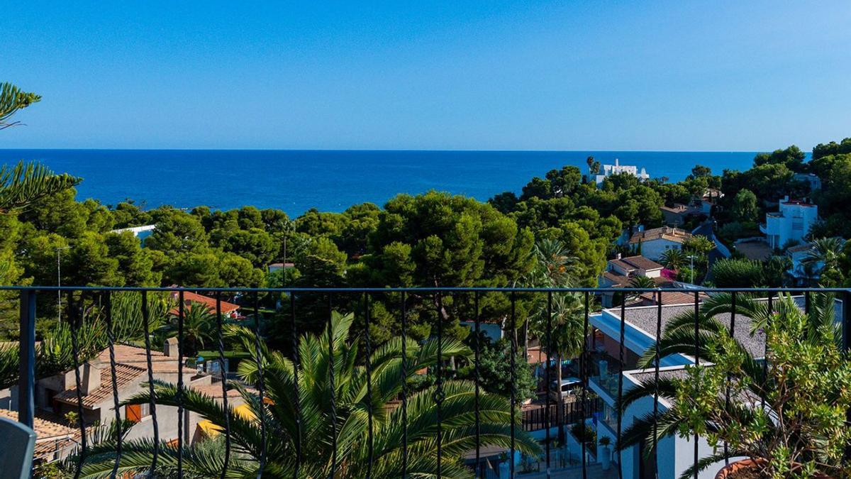 La vivienda cuenta con unas vistas privilegiadas del Mediterráneo.