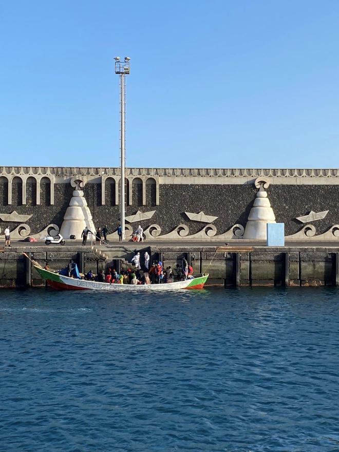 Más de 160 migrantes llegan a El Hierro en un cayuco