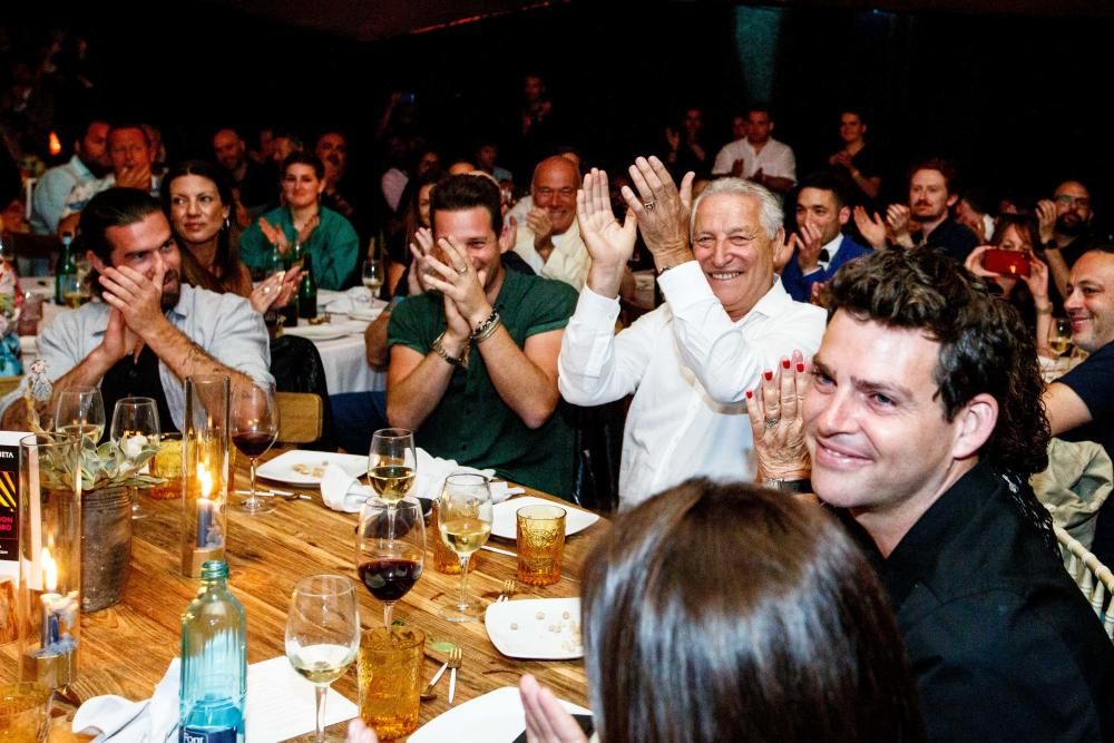 Un emocionado Anadón subió al estrado entre aplausos, palabras de agradecimiento y mucho cariño por parte del público presente