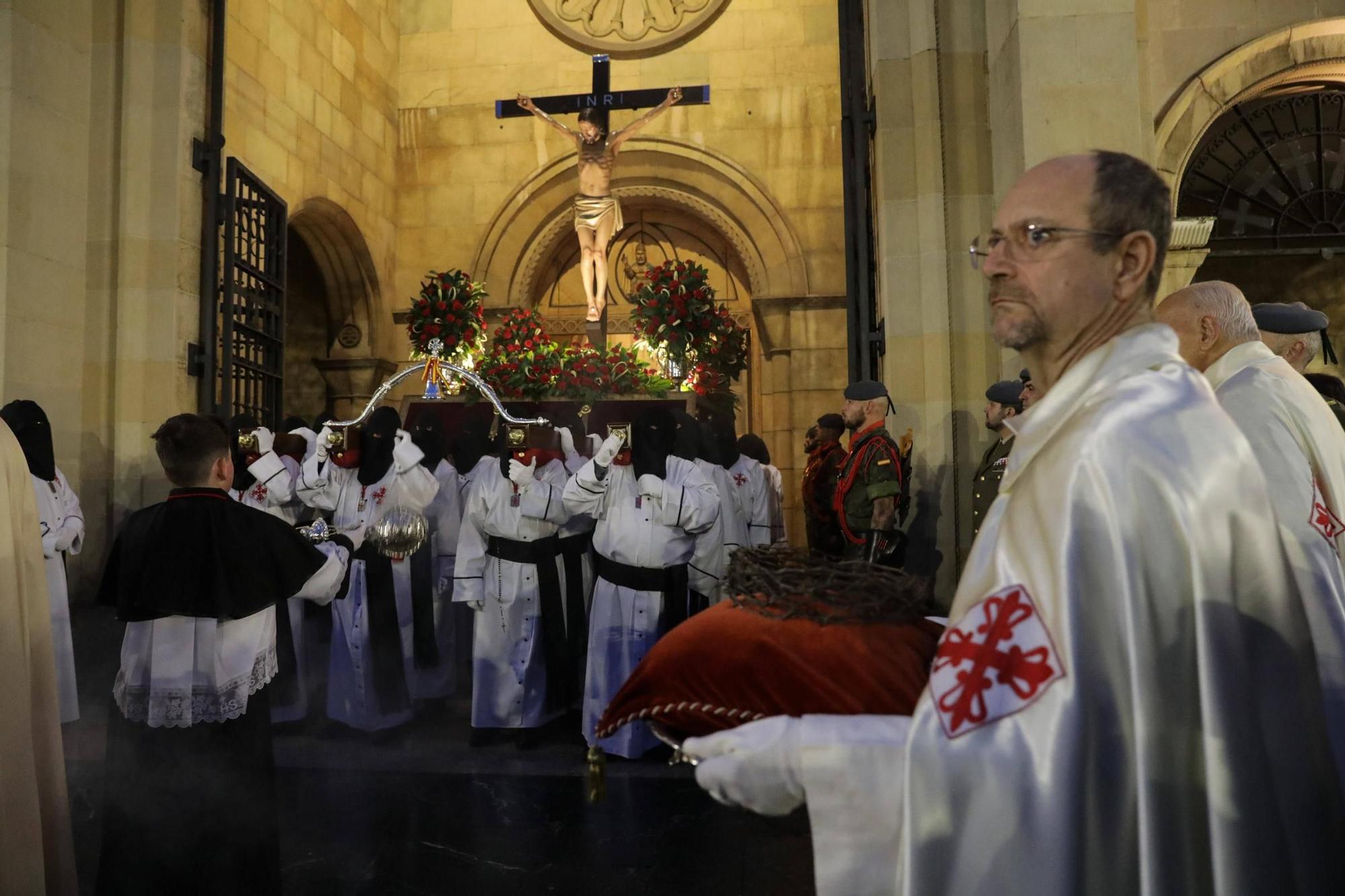 El vía crucis del Jueves Santo en Gijón, en imágenes
