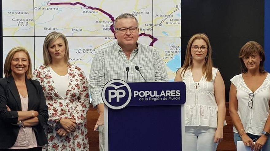 Francisco Bernabé, junto con las portavoces locales de Torre Pacheco, San Javier, Cieza y Calasparra.