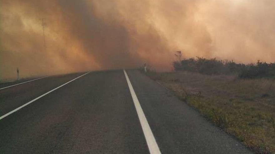 En Aciveiro se cortó el vial de O Candán. // Bernabé /A.A.