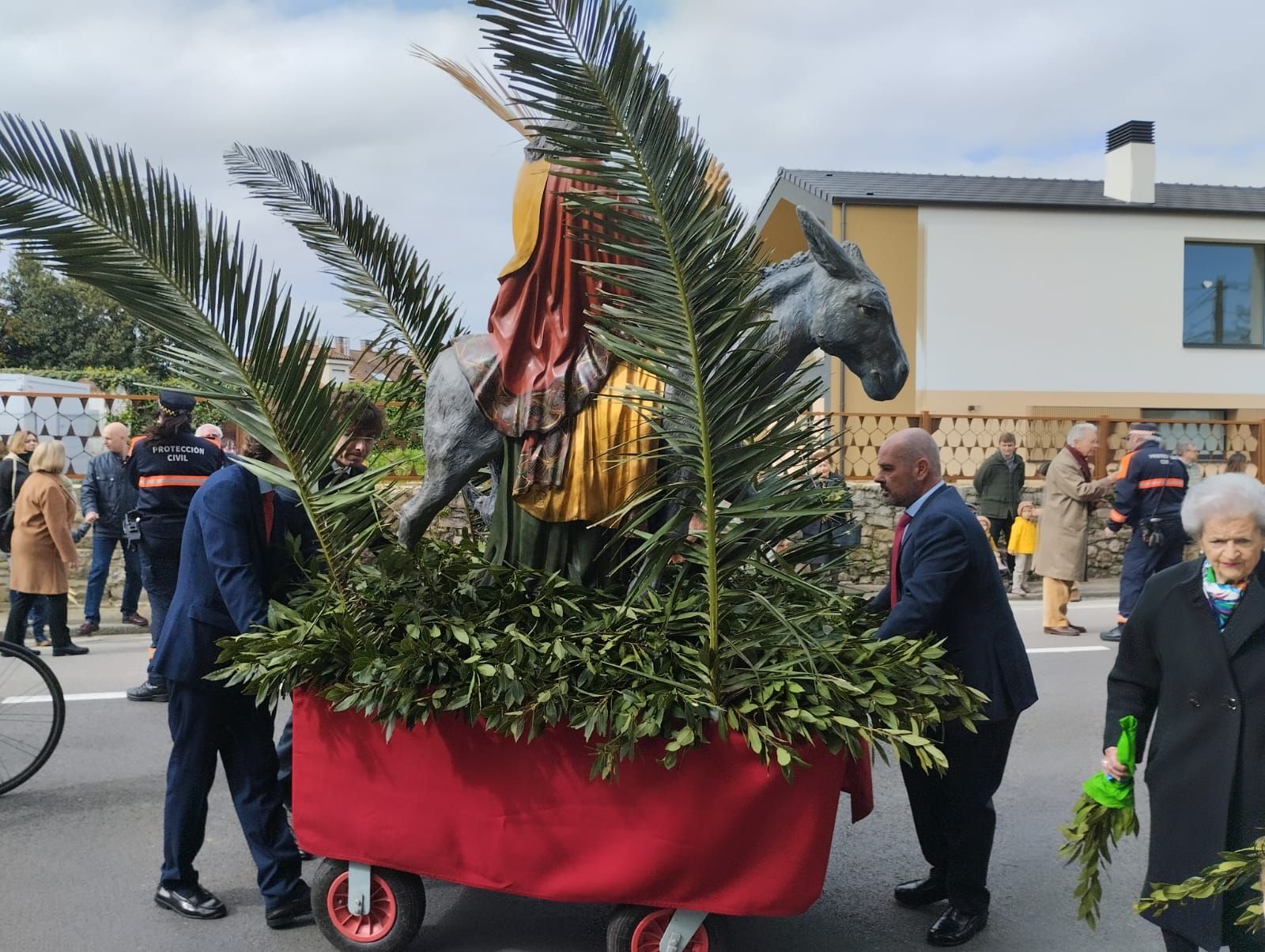 EN IMÁGENES: Gijón procesiona para celebrar el Domingo de Ramos