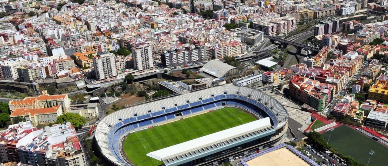 El Heliodoro Rodríguez López, vistos desde arriba.