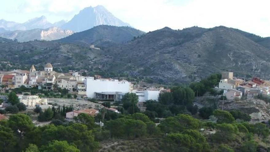 Vista área de Aigües, una zona de campo entre Hondón de las Nieves y Hondón de los Frailes, y un aljibe en Algueña.